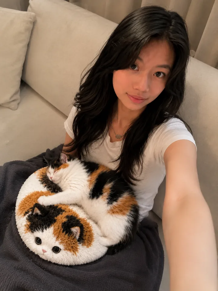 A happy customer with their calico cat and its lookalike Fluffi plushie